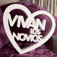 Corazón en corcho blanco " Vivan los novios"